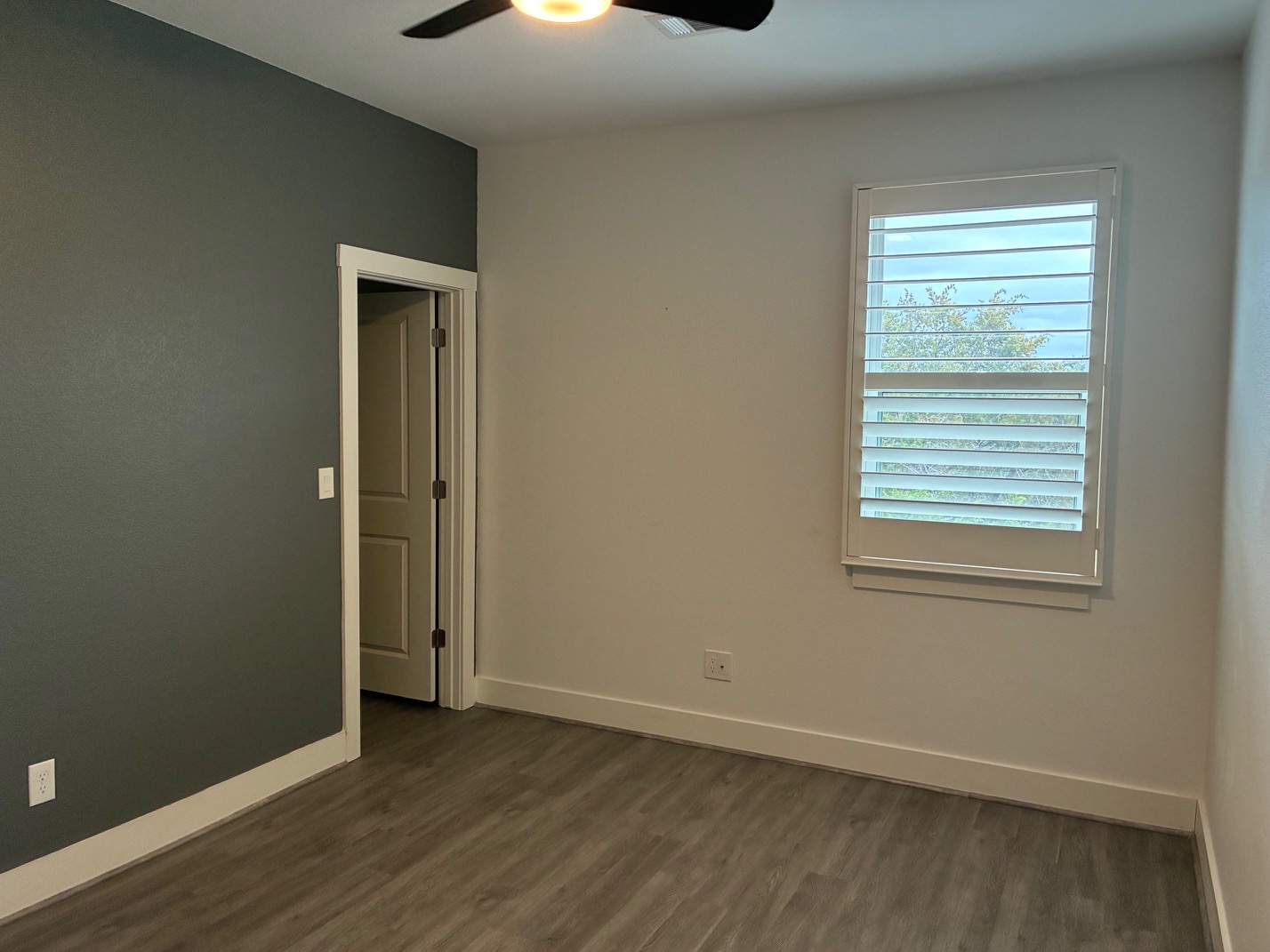 1777-3876798-20260225-403-Summit-Ridge-Drive-10