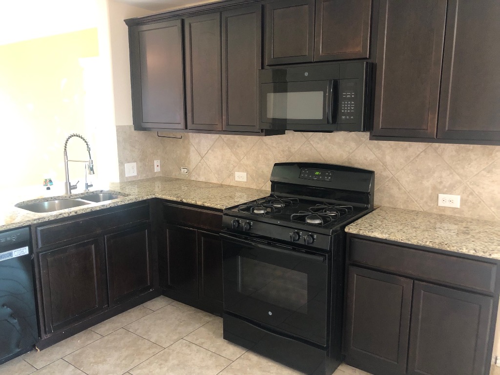 1777-8737843-20251012-3505-Breckenridge-Drive-3