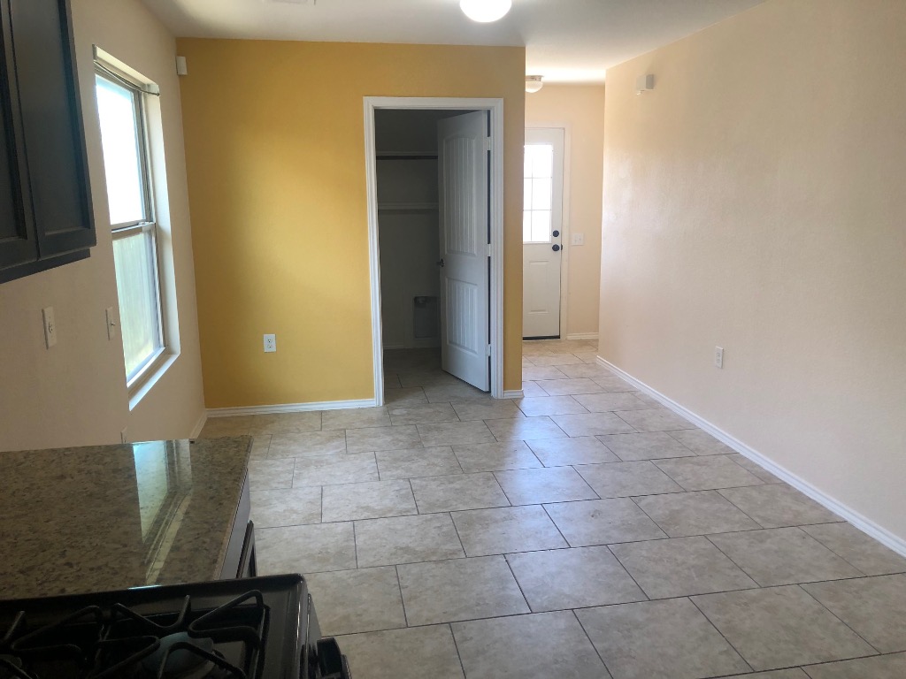 1777-8737843-20251012-3505-Breckenridge-Drive-4