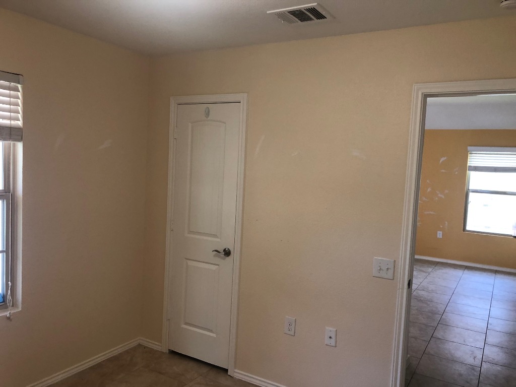 1777-8737843-20251012-3505-Breckenridge-Drive-8