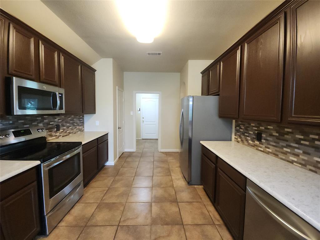 1831-21256373-20260430-7009-Turnberry-Drive-14