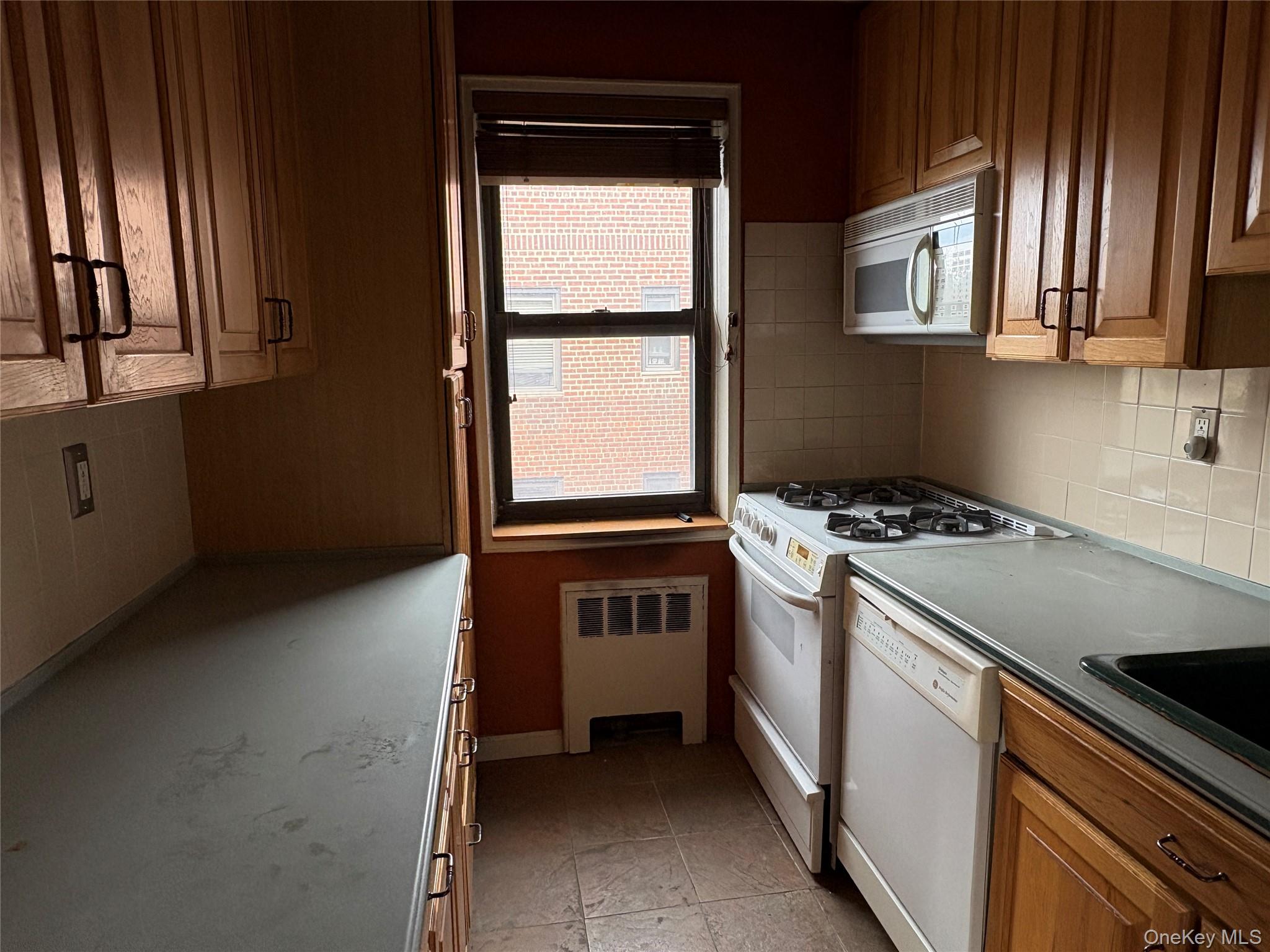 1941-KEY985723-20260414-640-Pelham-Road-6F-5