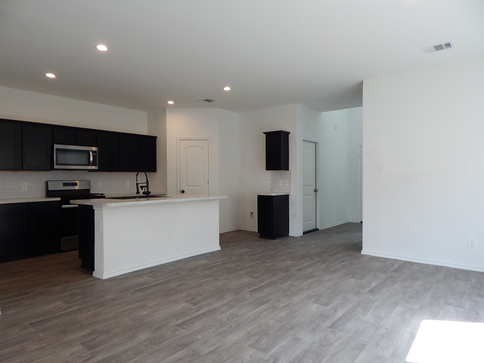 2024-48640444-20260301-14568-Lily-Plains-Drive-5